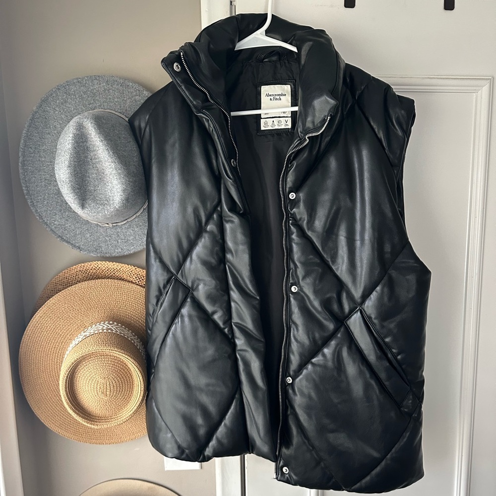 Oversized faux leather puffer vest